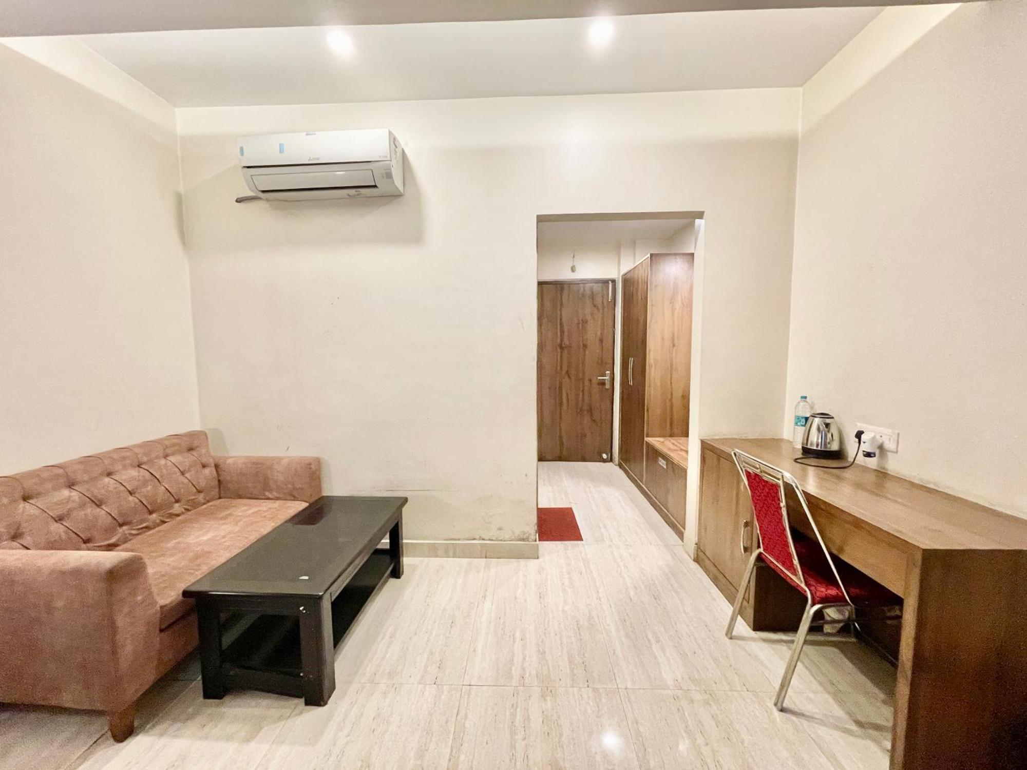 Hotel Rudraksh ! !fully-air-conditioned At Prime Location With Parking Availability, Near Kashi Vishwanath Temple, And Ganga Ghat 2