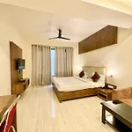 Hotel Rudraksh ! Varanasi !Fully-Air-Conditioned Hotel At Prime Location With Parking Availability, Near Kashi Vishwanath Temple, And Ganga Ghat 2