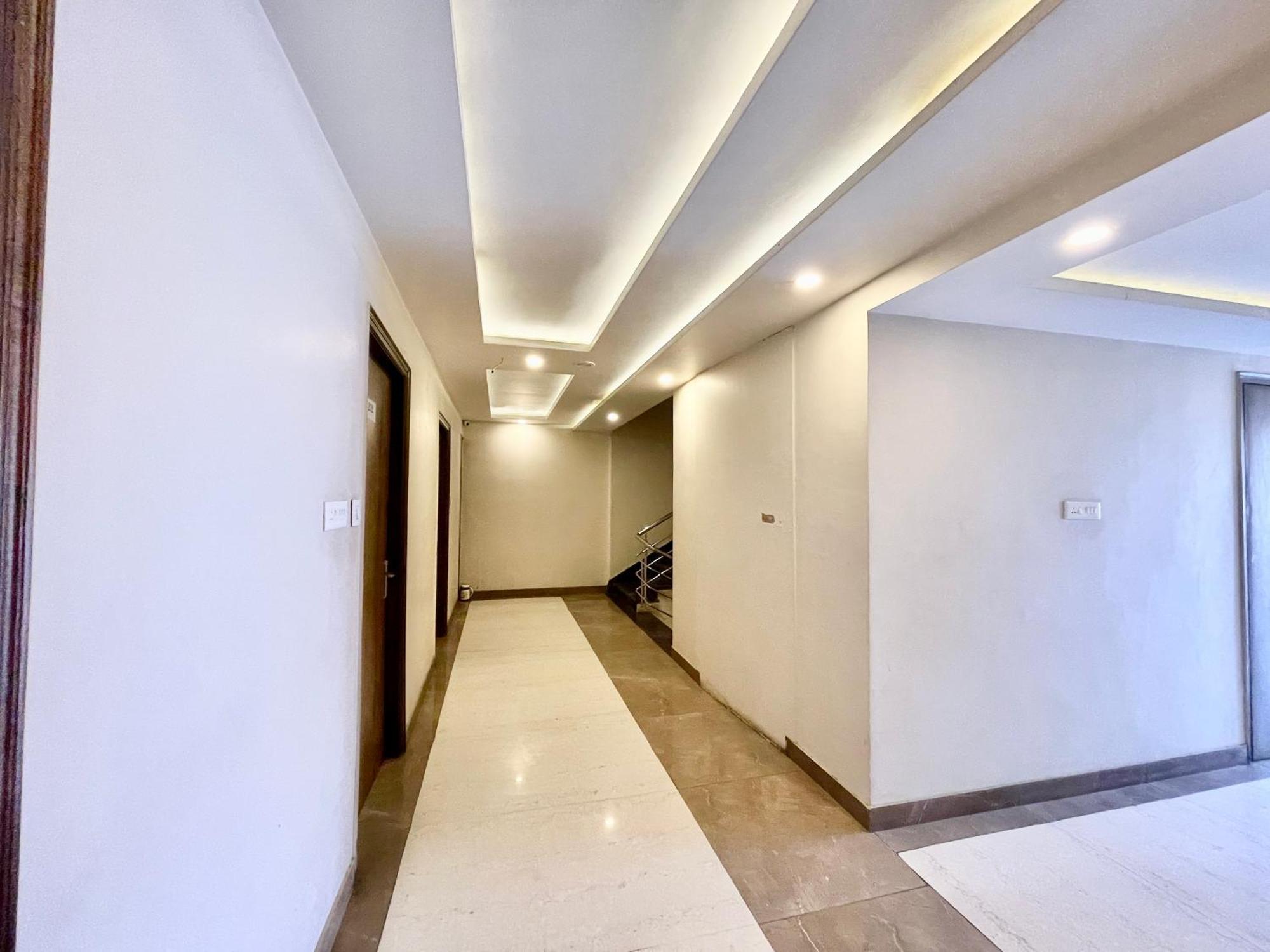 Rudraksh ! !fully-air-conditioned At Prime Location With Parking Availability, Near Kashi Vishwanath Temple, And Ganga Ghat 2